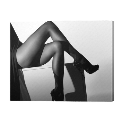 tableaux-sur-toile-photo-noir-et-blanc-de-jambes-de-femmes-sexy-dans-les-bas